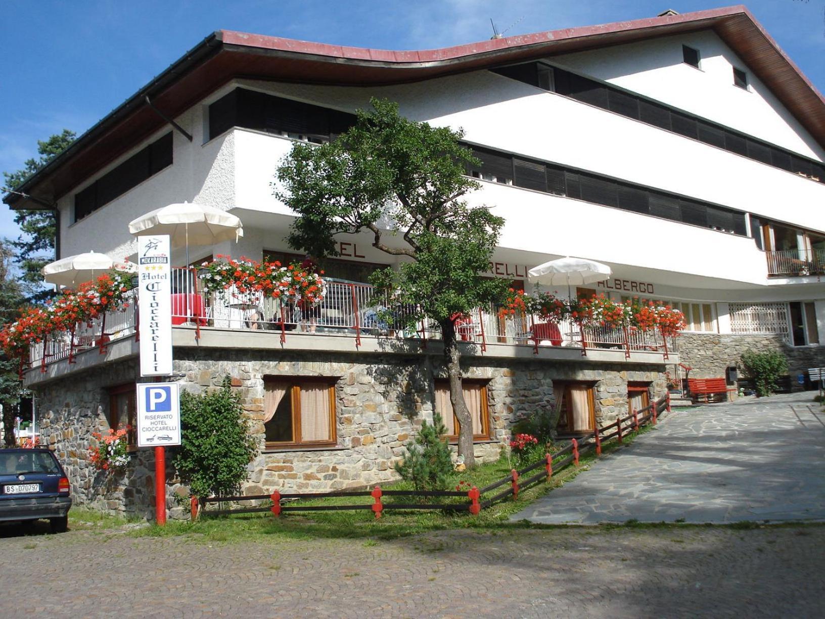 Albergo Cioccarelli Aprica Exterior photo