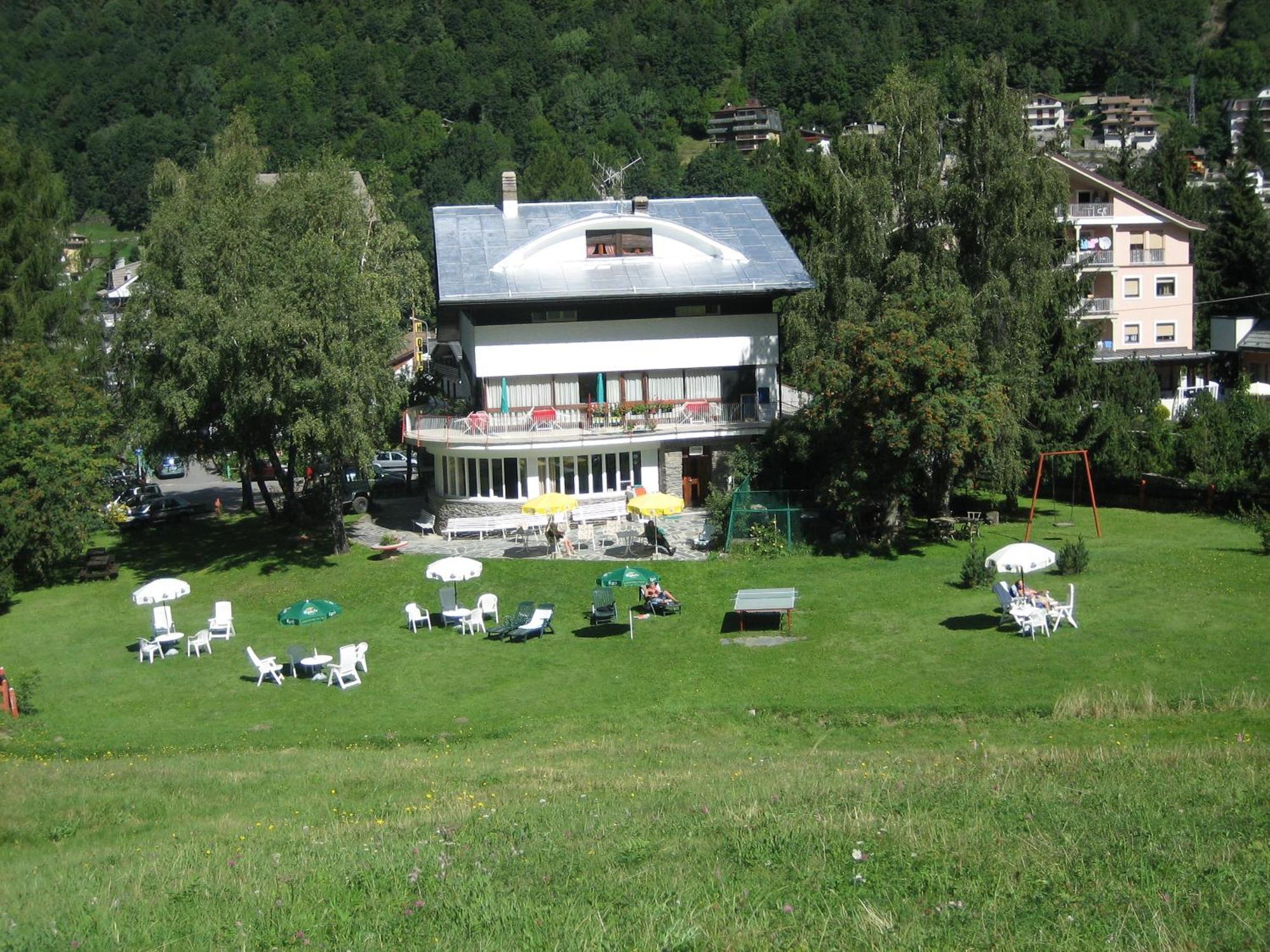 Albergo Cioccarelli Aprica Exterior photo