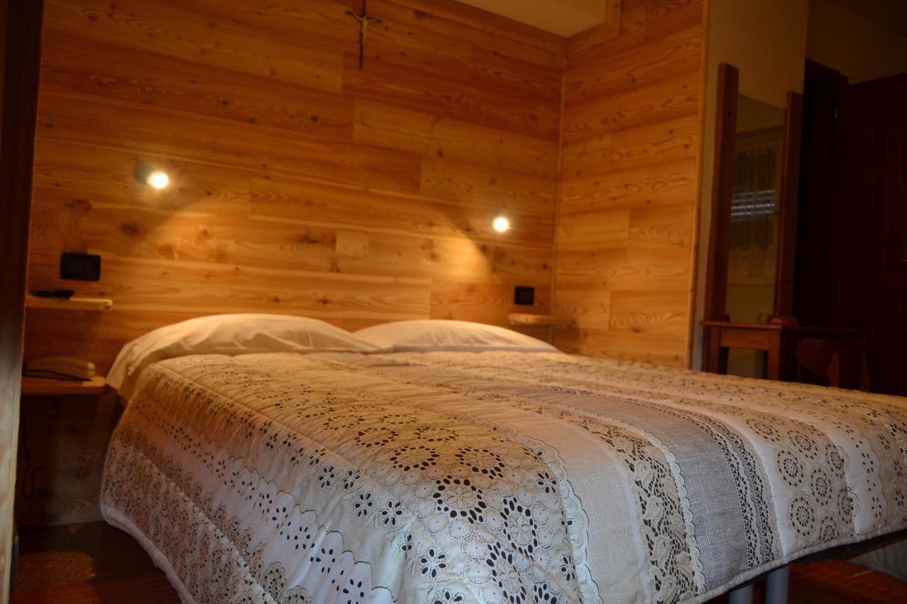 Albergo Cioccarelli Aprica Exterior photo
